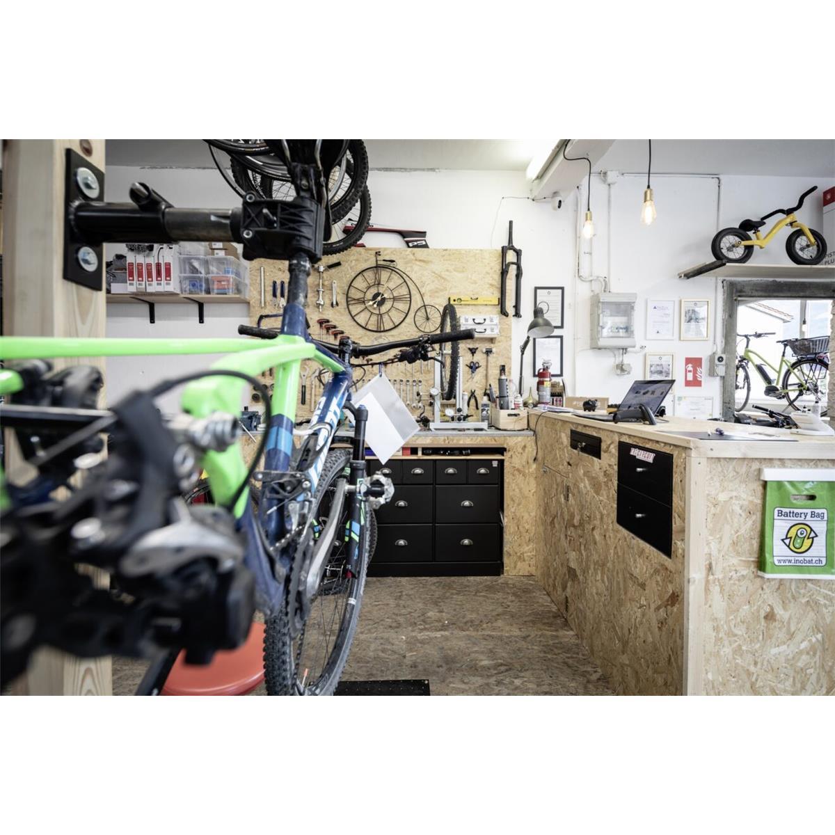 Tour Service 1 ADN2962-1-1320X880